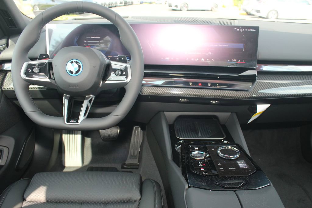 New 2027 BMW 550e xDrive AWD/4WD image 17