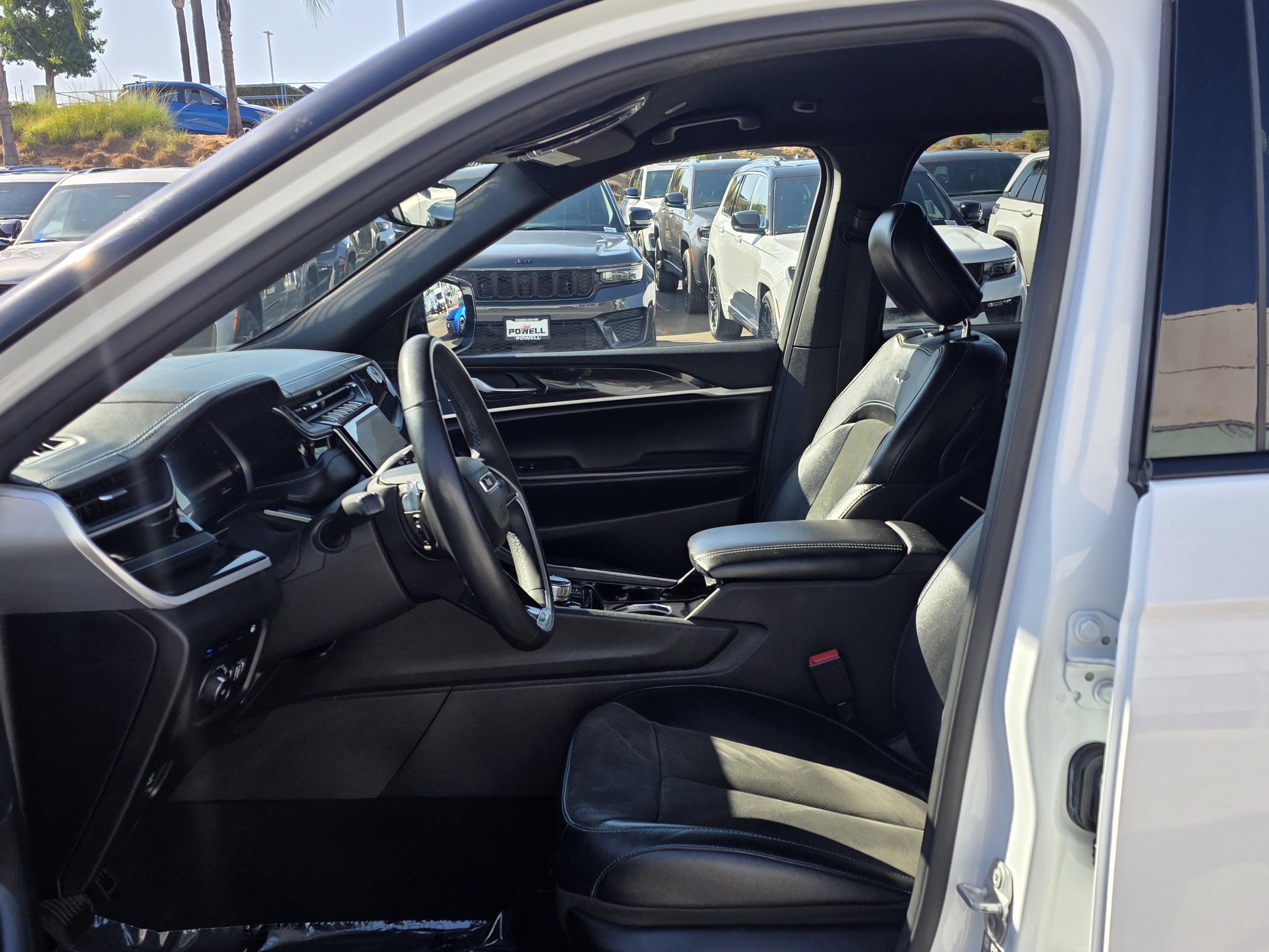 Certified 2022 Jeep Grand Cherokee Trailhawk AWD/4WD image 11