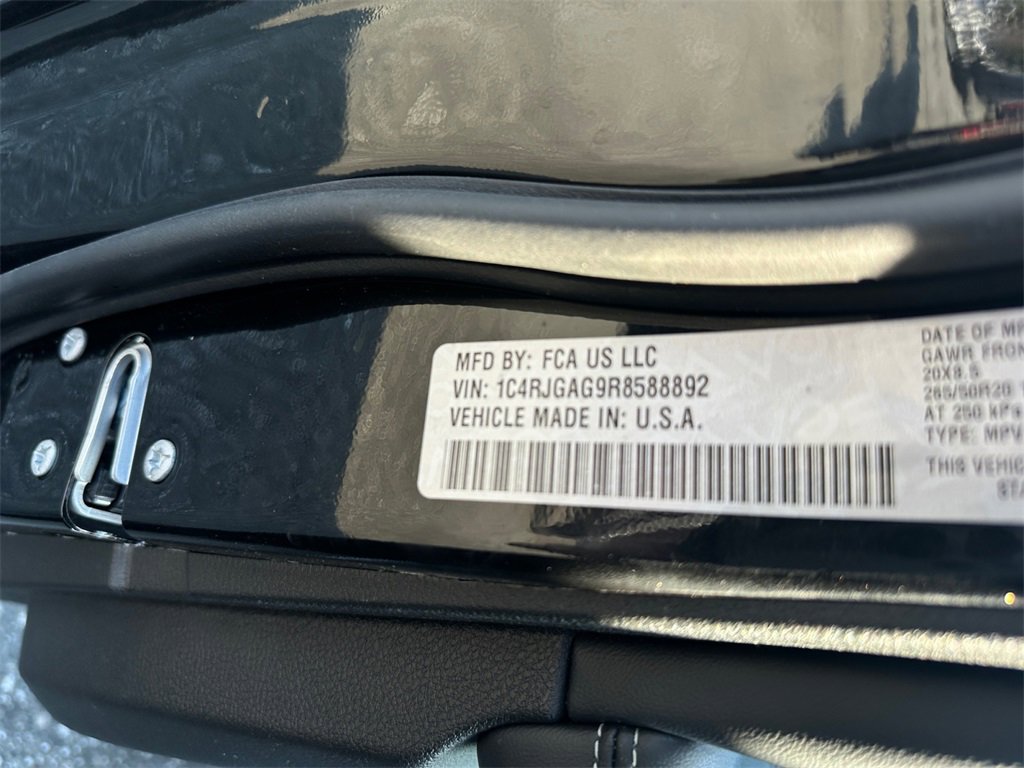 Used 2024 Jeep Grand Cherokee Altitude image 30