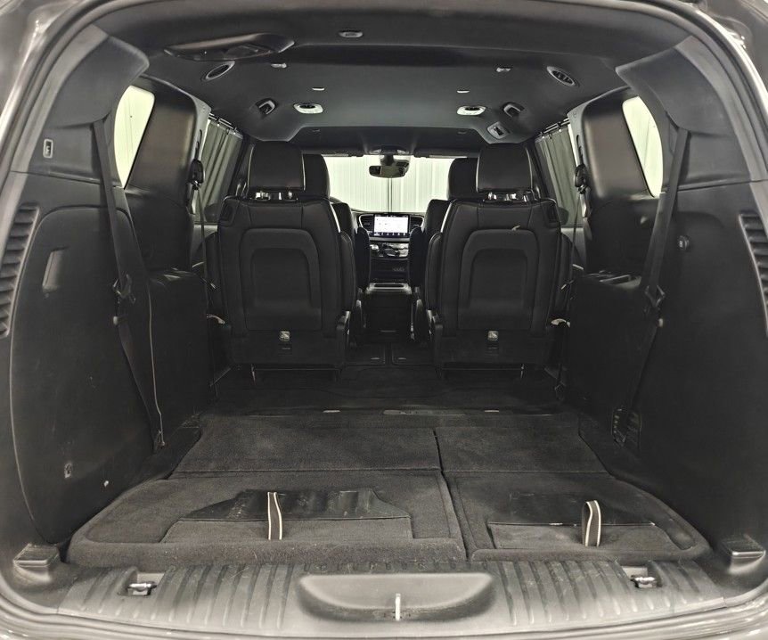 Used 2025 Chrysler Pacifica Select image 34