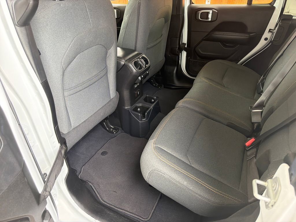 Used 2024 Jeep Wrangler Sahara image 31