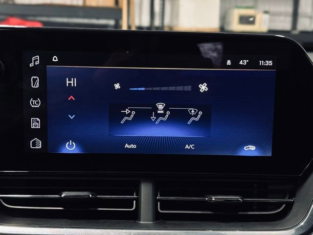Used 2025 Chevrolet Trax LT image 33