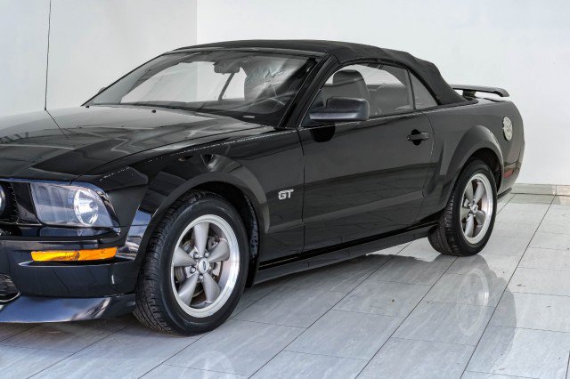 Used 2006 Ford Mustang GT RWD image 37