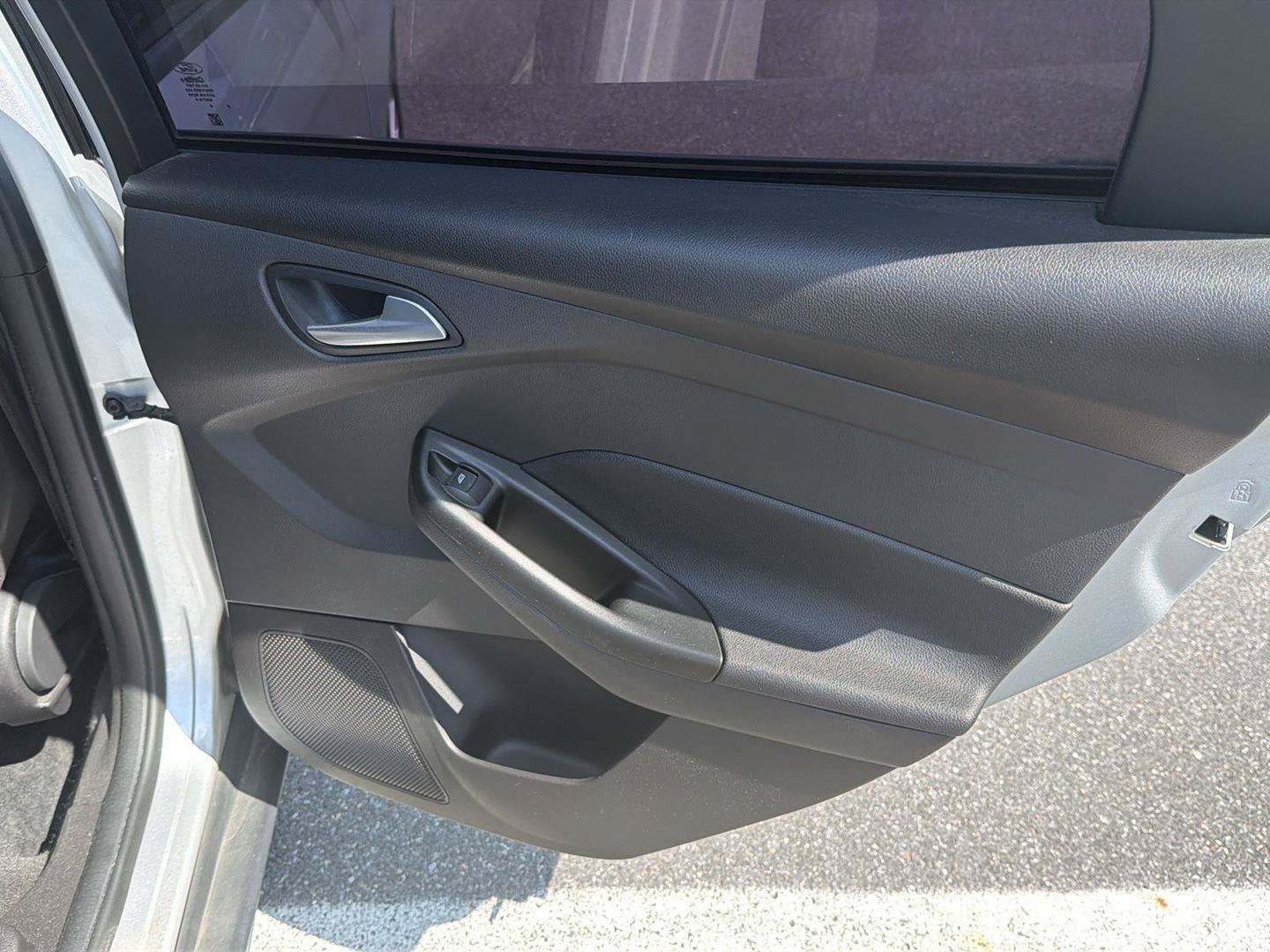 Used 2018 Ford Focus SE FWD image 15