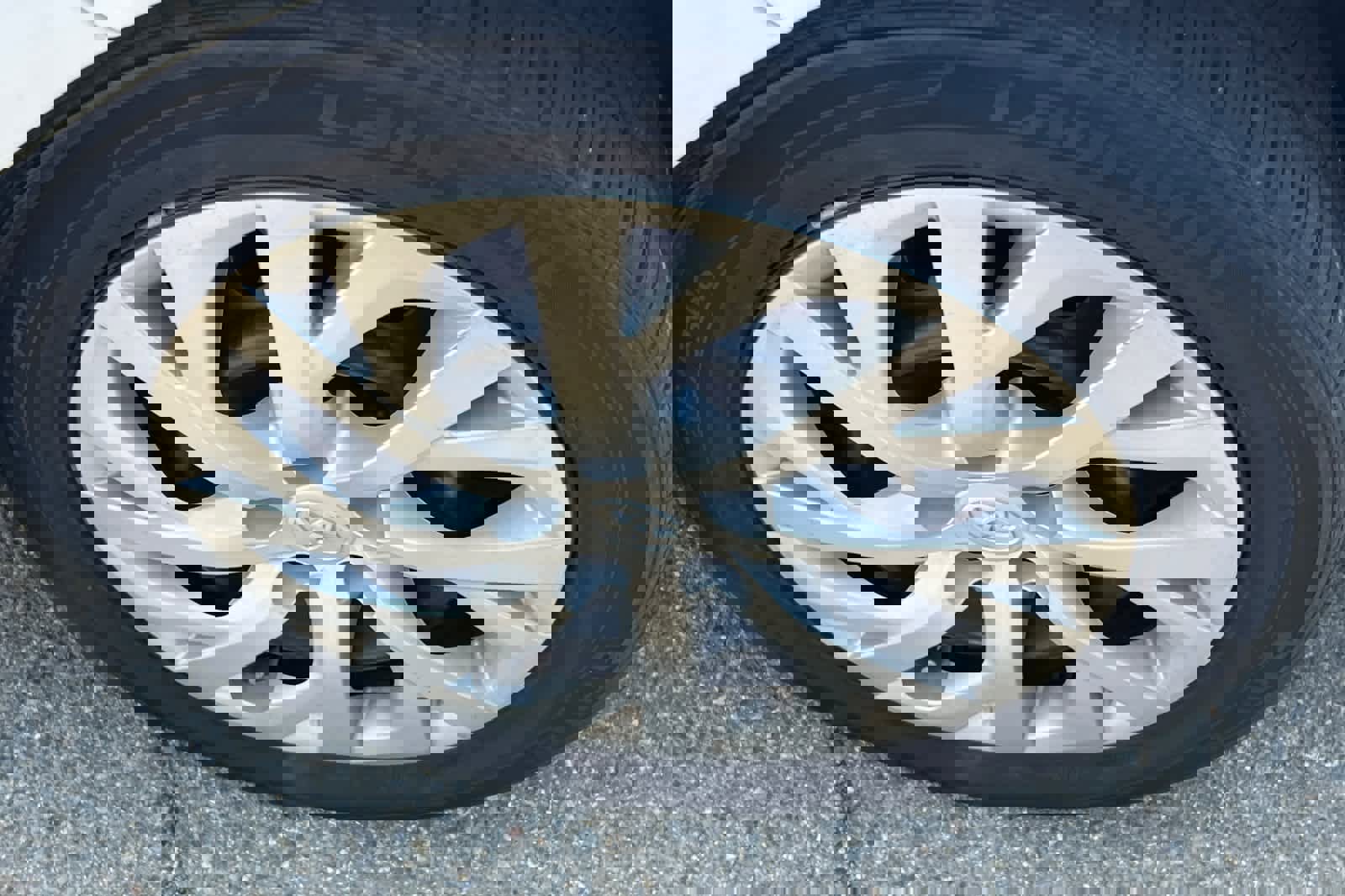 Used 2018 Toyota Corolla LE w/ Carpet Mat Package (TMS) FWD image 10