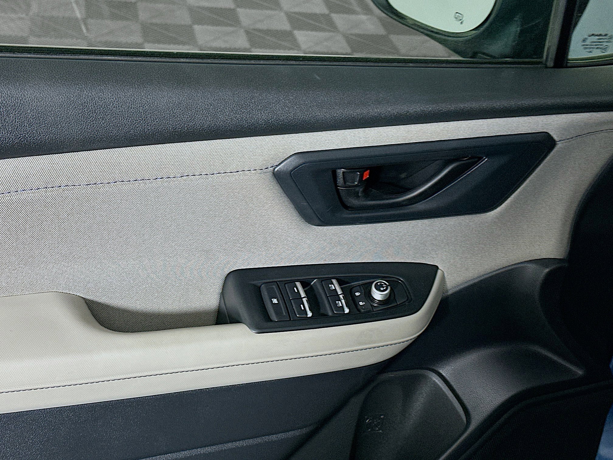 Used 2025 Subaru Forester Premium image 15