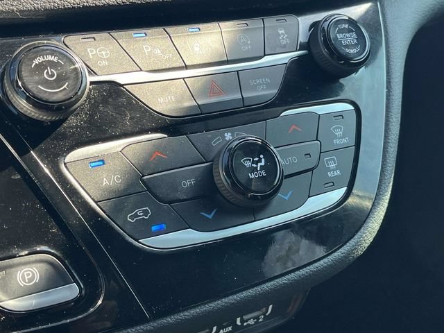 Used 2025 Chrysler Pacifica Select FWD image 31