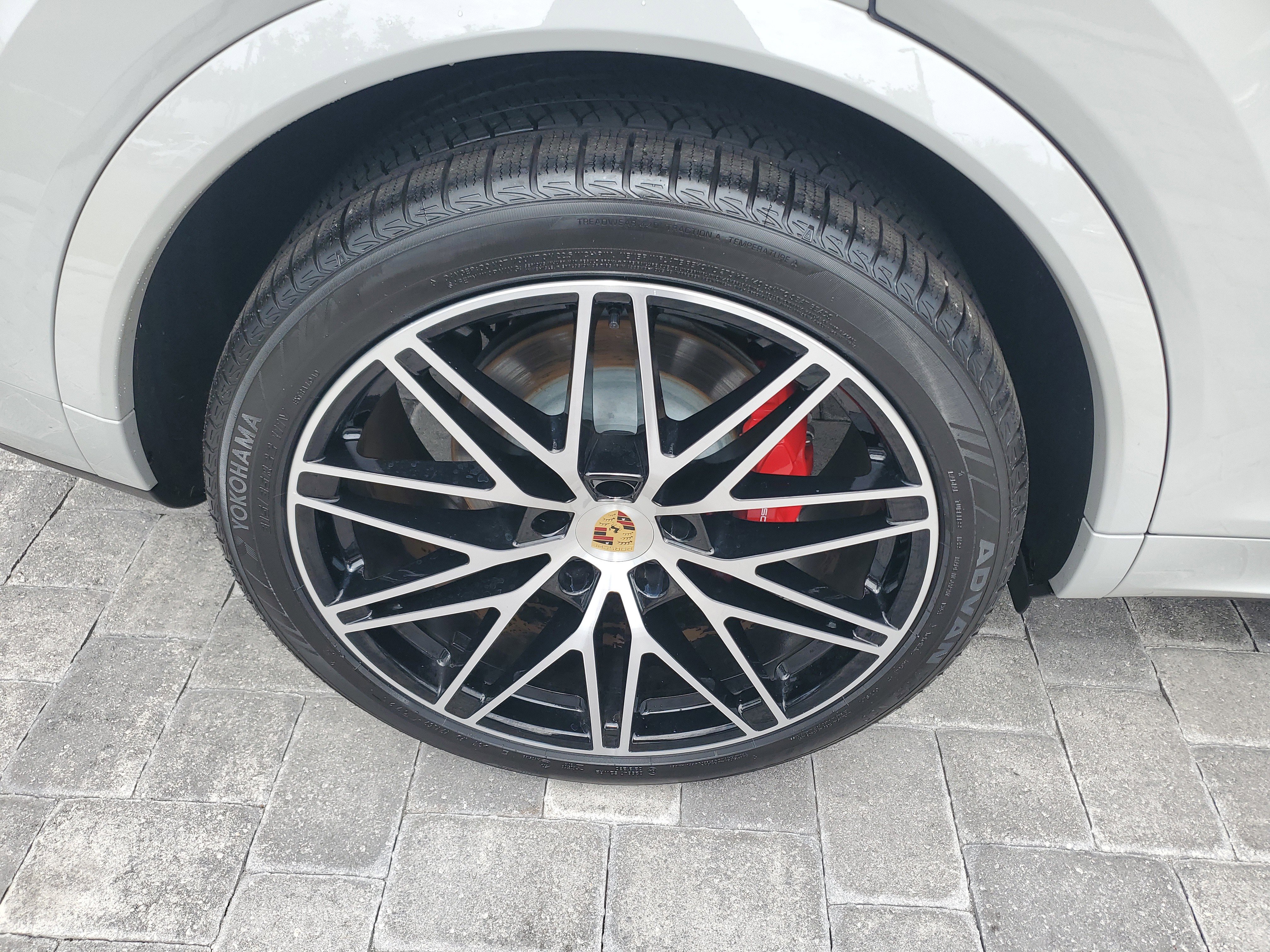Used 2024 Porsche Cayenne S AWD/4WD image 7