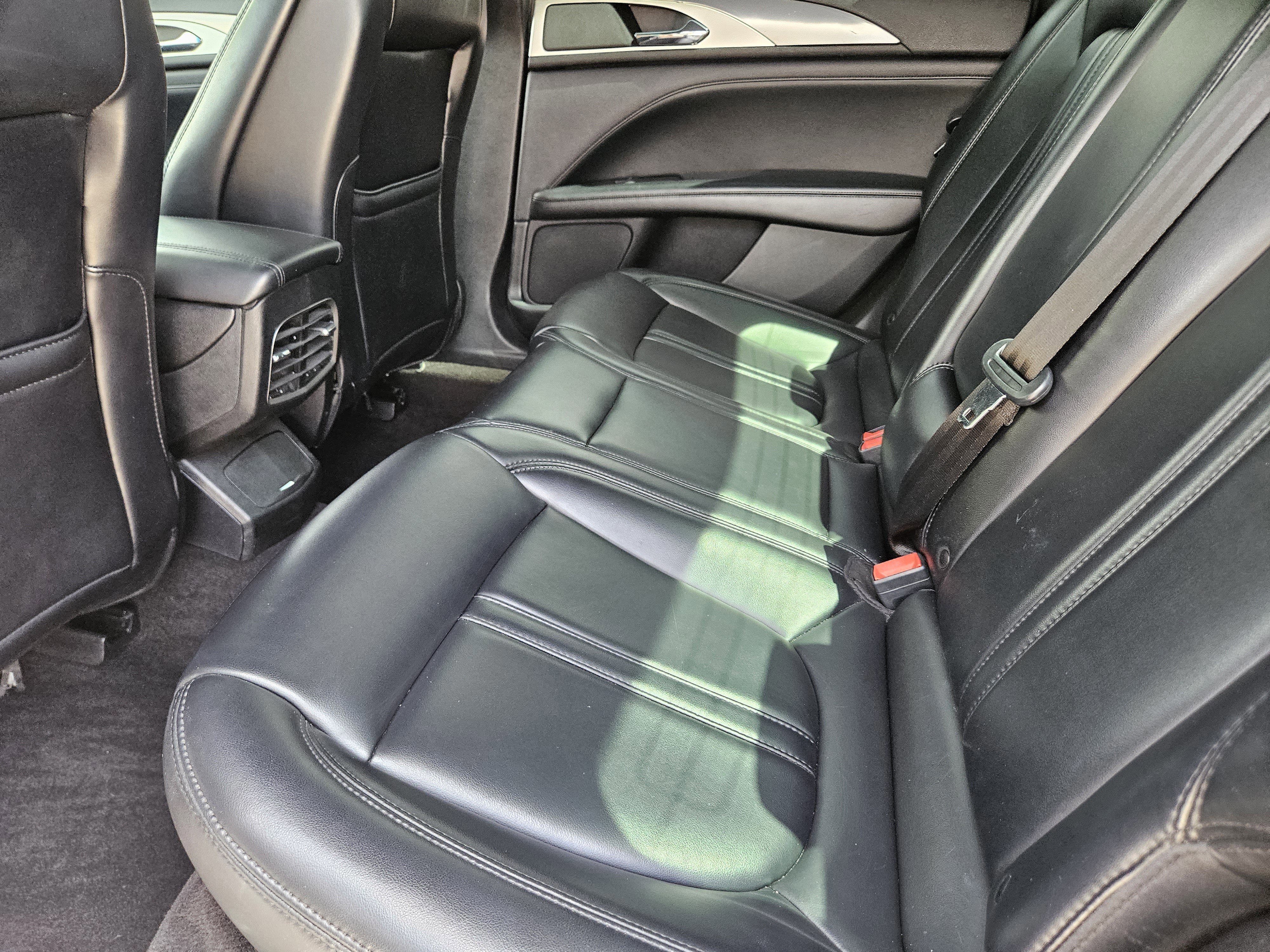 Used 2020 Lincoln MKZ w/ Convenience Package image 22