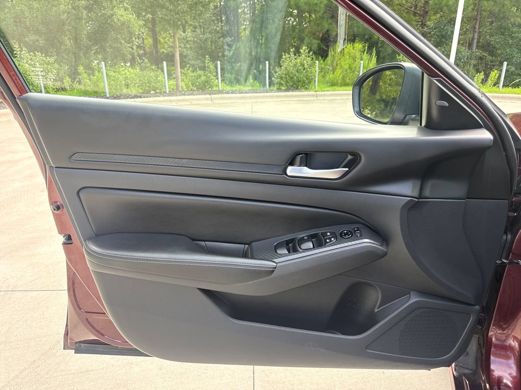 Used 2024 Nissan Altima 2.5 SV FWD image 13