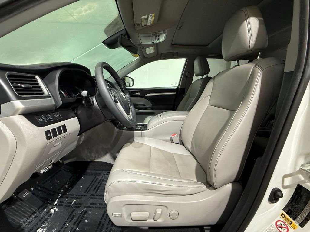 Used 2019 Toyota Highlander XLE image 13