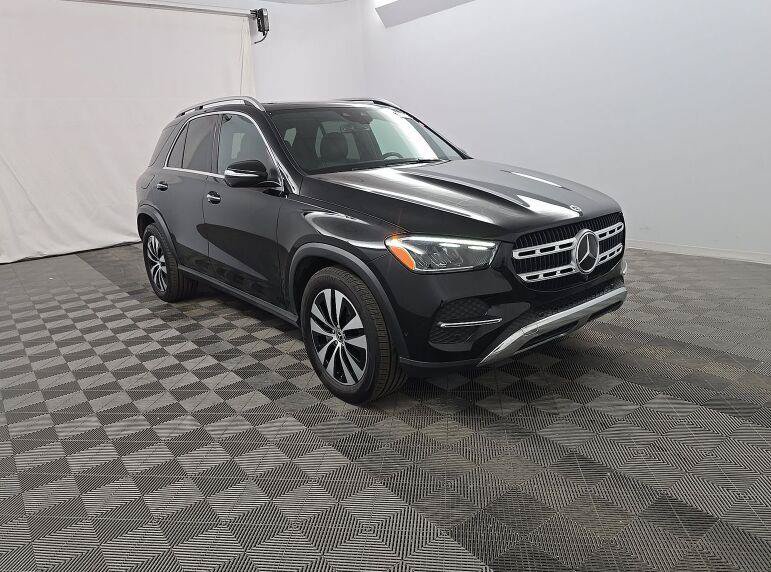 Used 2025 Mercedes-Benz GLE 450e 4MATIC w/ Driver Assistance Package image 5