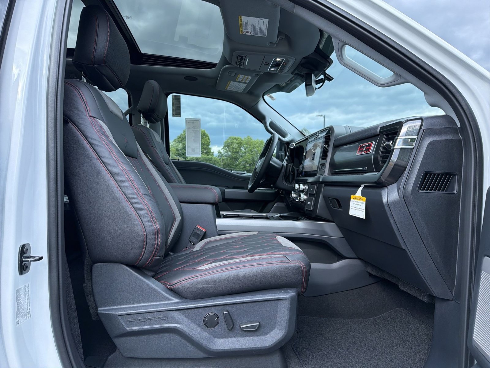 New 2026 Ford F250 Lariat w/ Black Appearance Package AWD/4WD image 28