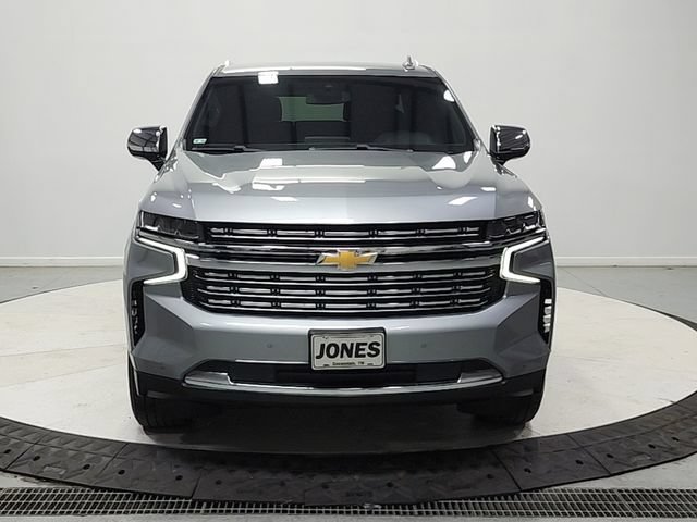 Used 2023 Chevrolet Suburban Premier AWD/4WD image 3