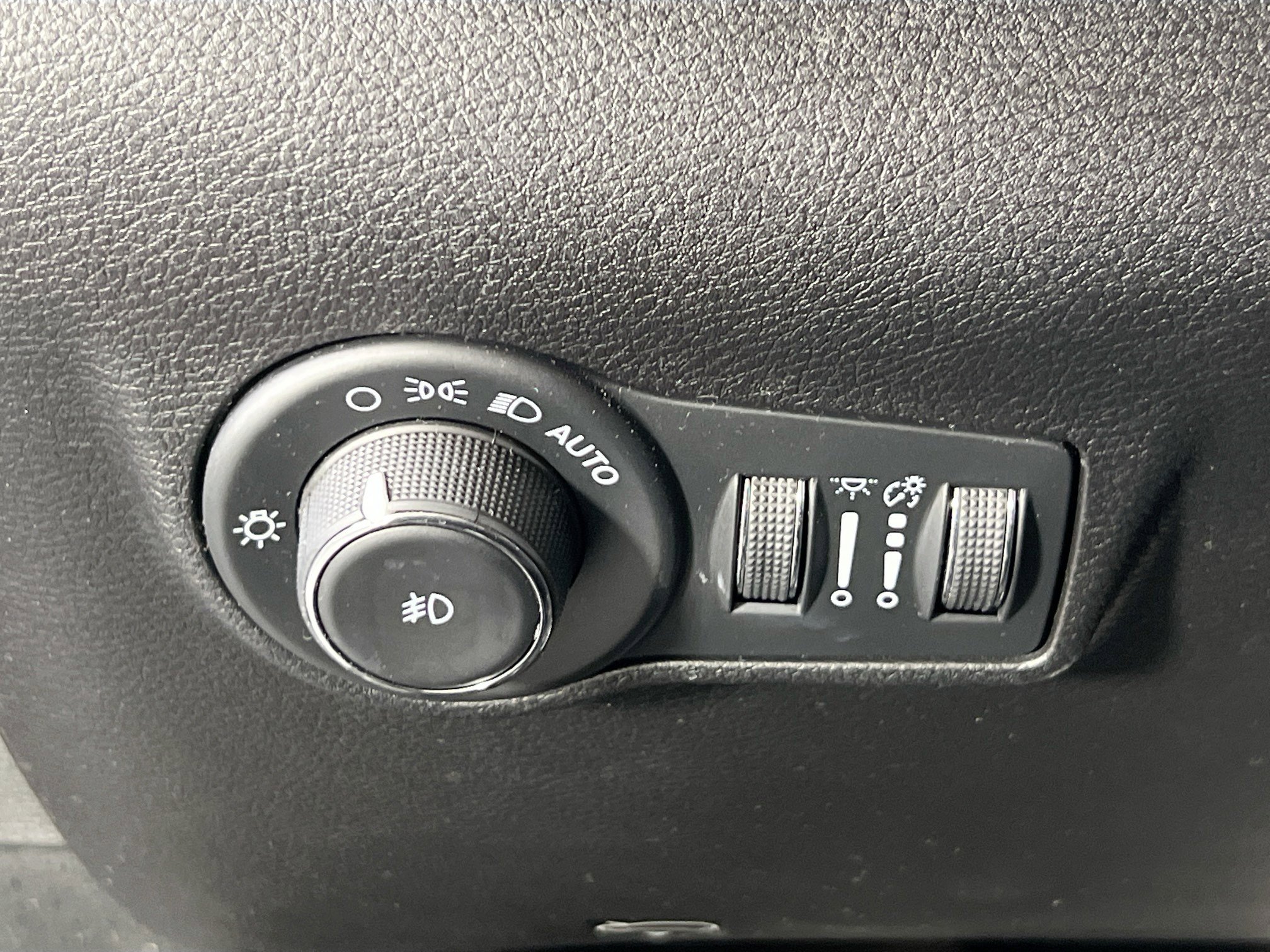 Used 2022 Jeep Compass Latitude w/ Sun and Sound Group image 10