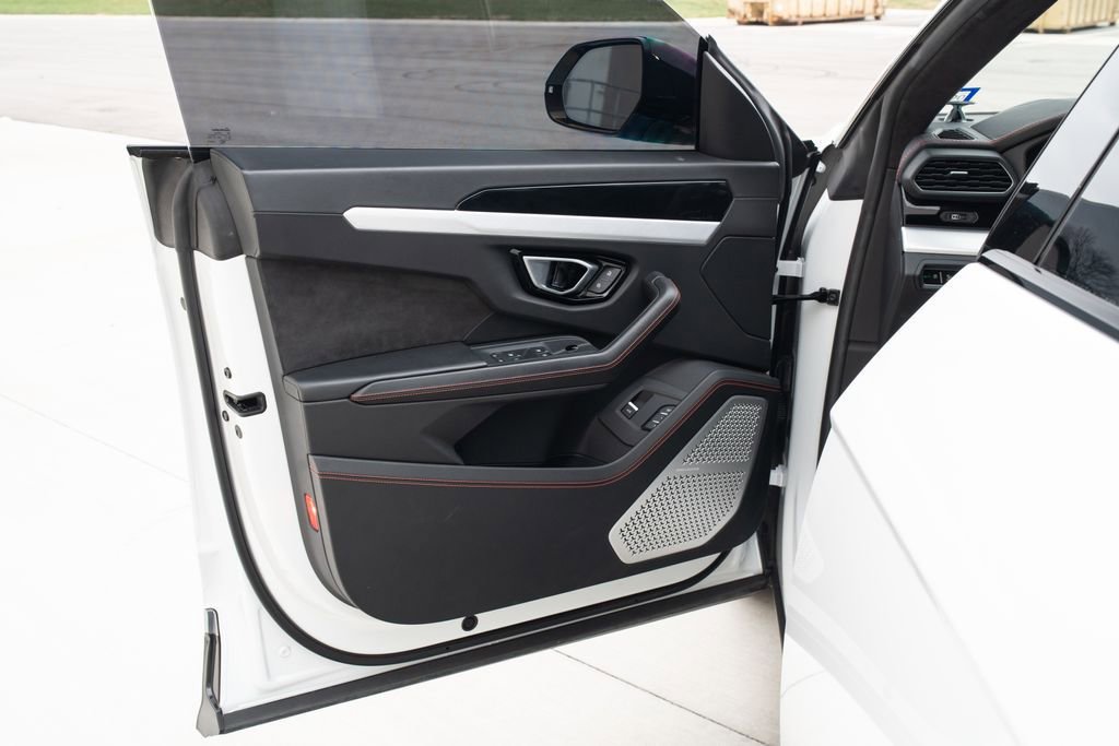 Used 2019 Lamborghini Urus image 22