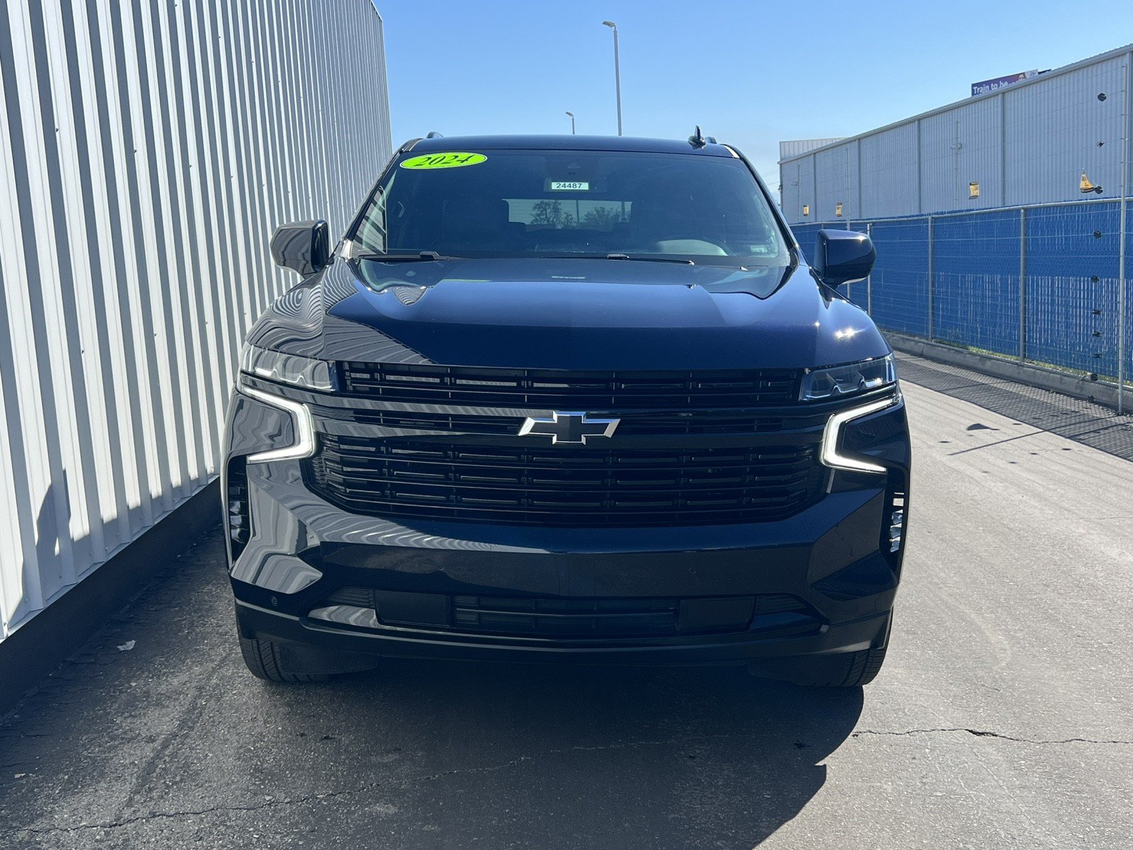 Used 2024 Chevrolet Suburban RST RWD image 2