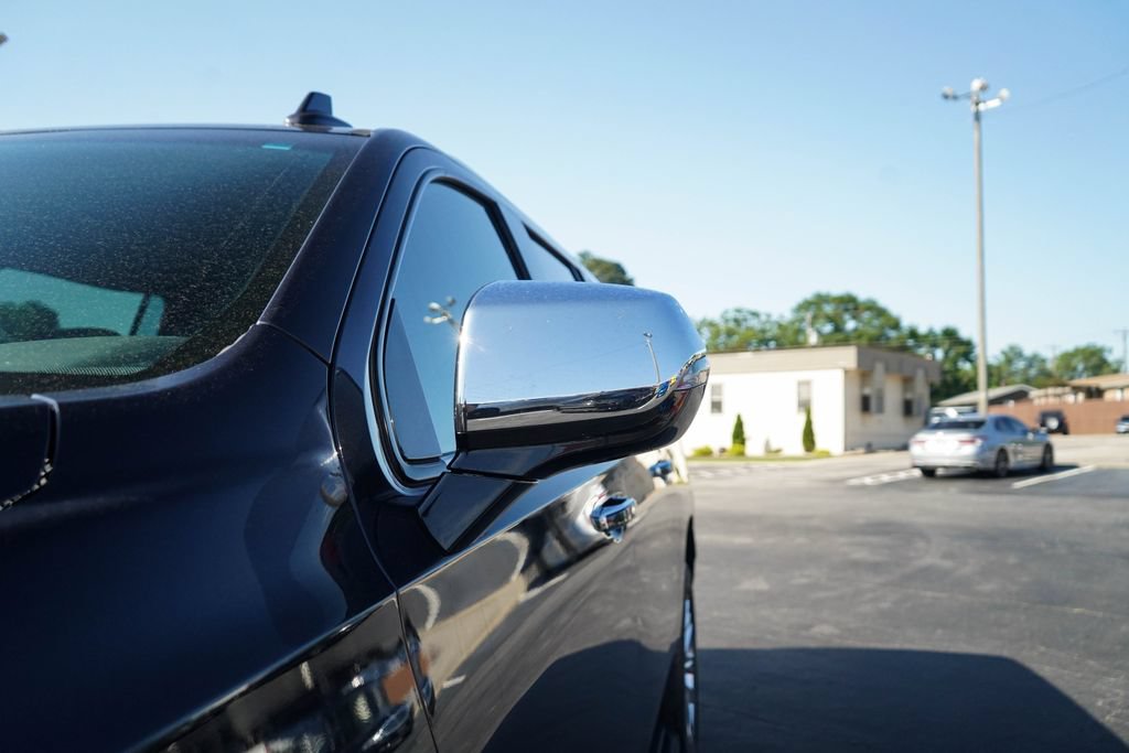 Used 2023 Chevrolet Suburban Premier AWD/4WD image 23