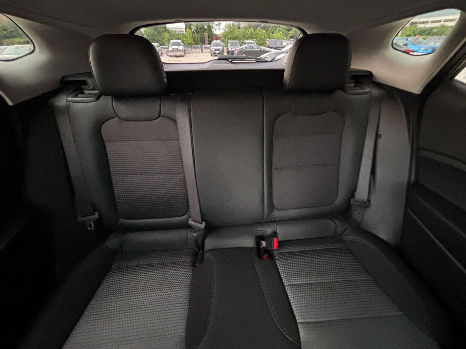 Used 2025 Chevrolet Trax LT FWD image 37
