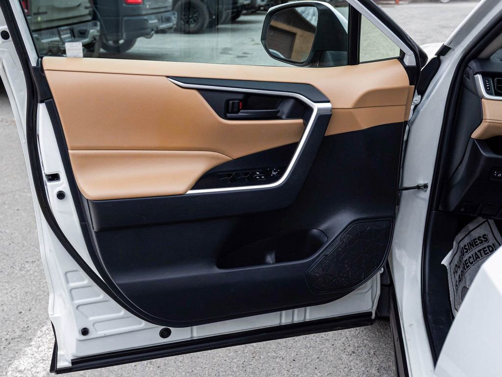 Used 2019 Toyota RAV4 LE w/ All Weather Liner Package AWD/4WD image 10