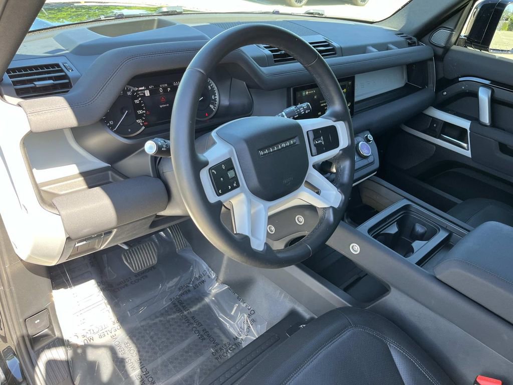 Certified 2023 Land Rover Defender 110 X-Dynamic SE AWD/4WD image 11