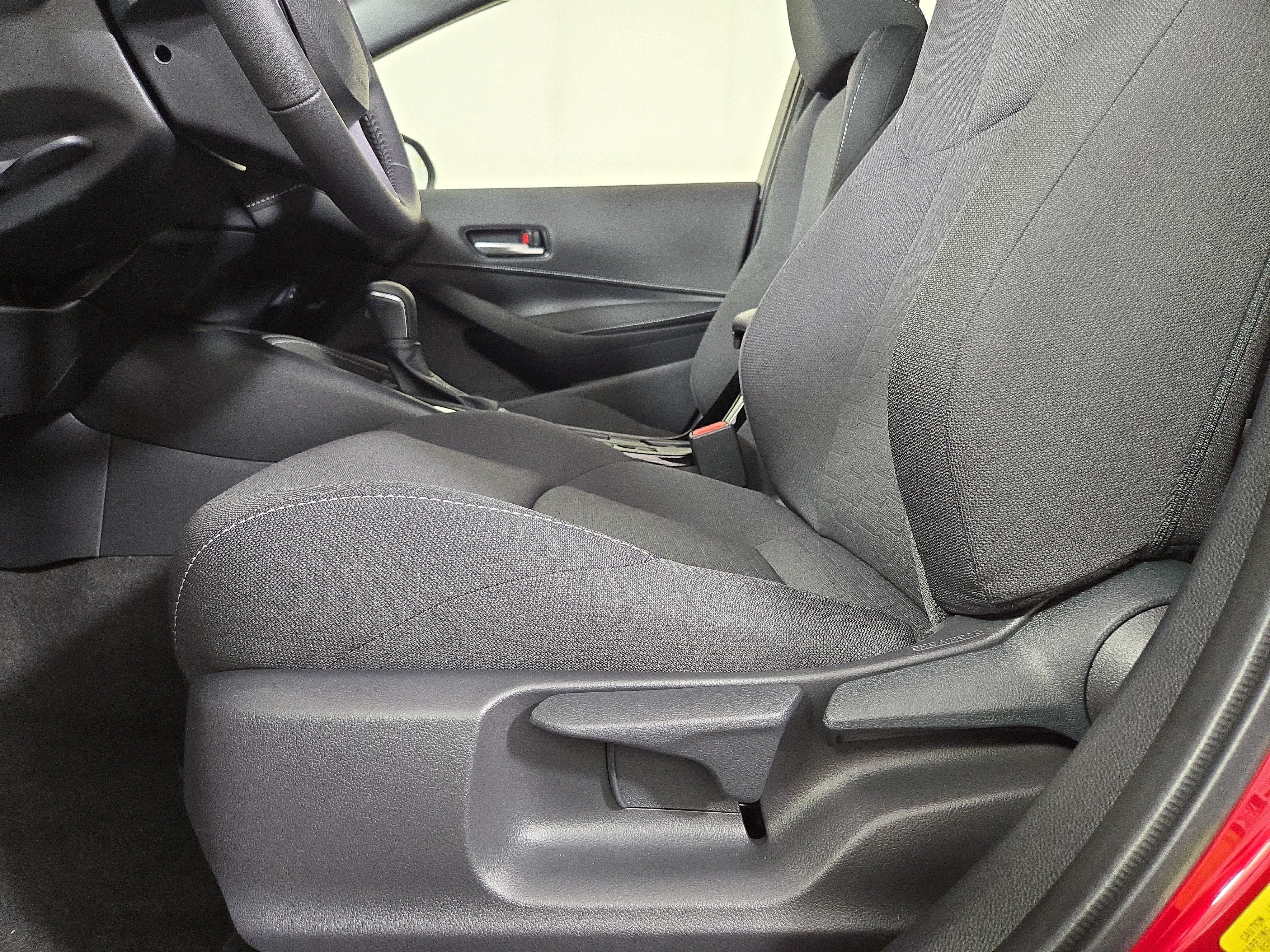 Used 2025 Toyota Corolla SE w/ SE Package FWD image 28