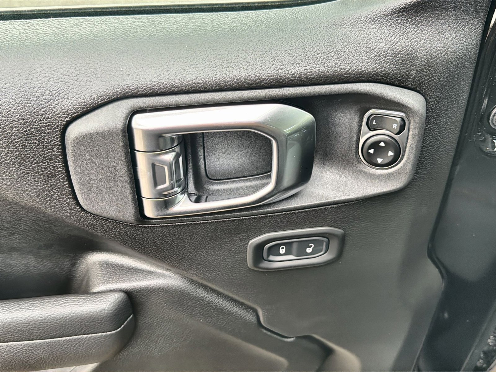 New 2025 Jeep Wrangler Willys image 15