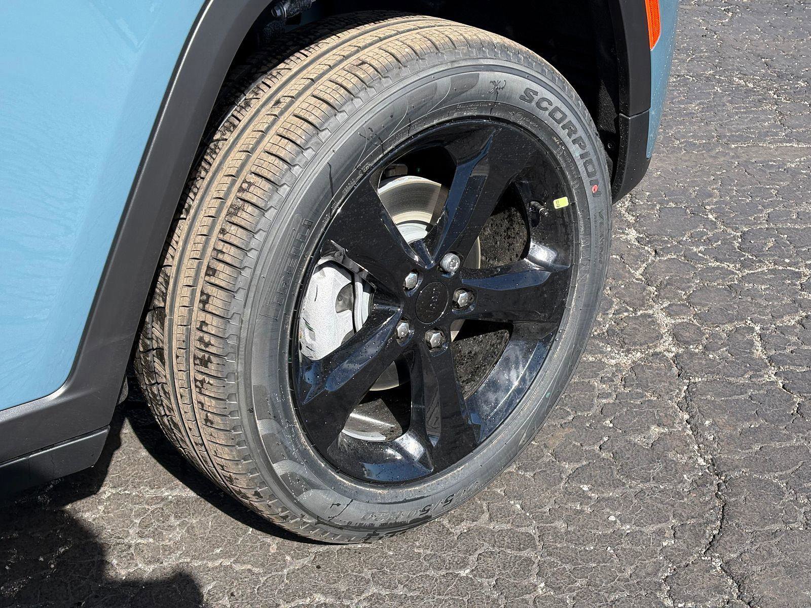 New 2026 Jeep Grand Cherokee Limited image 9