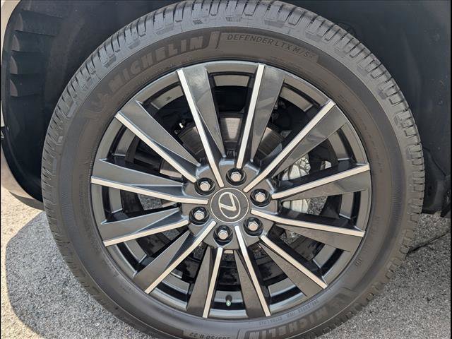 Used 2024 Lexus GX 550 w/ Accessory Package (2T) AWD/4WD image 20