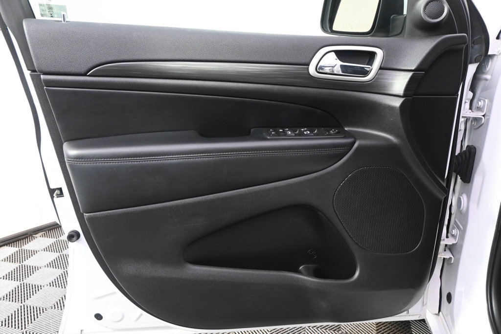 Used 2020 Jeep Grand Cherokee Altitude AWD/4WD image 22