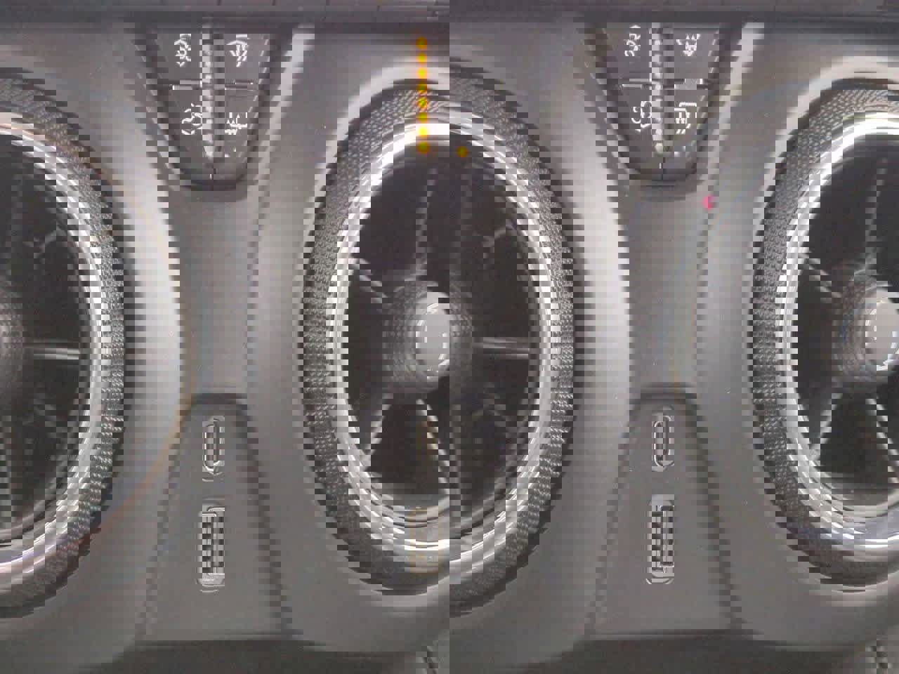 Used 2020 Chevrolet Blazer LT image 28