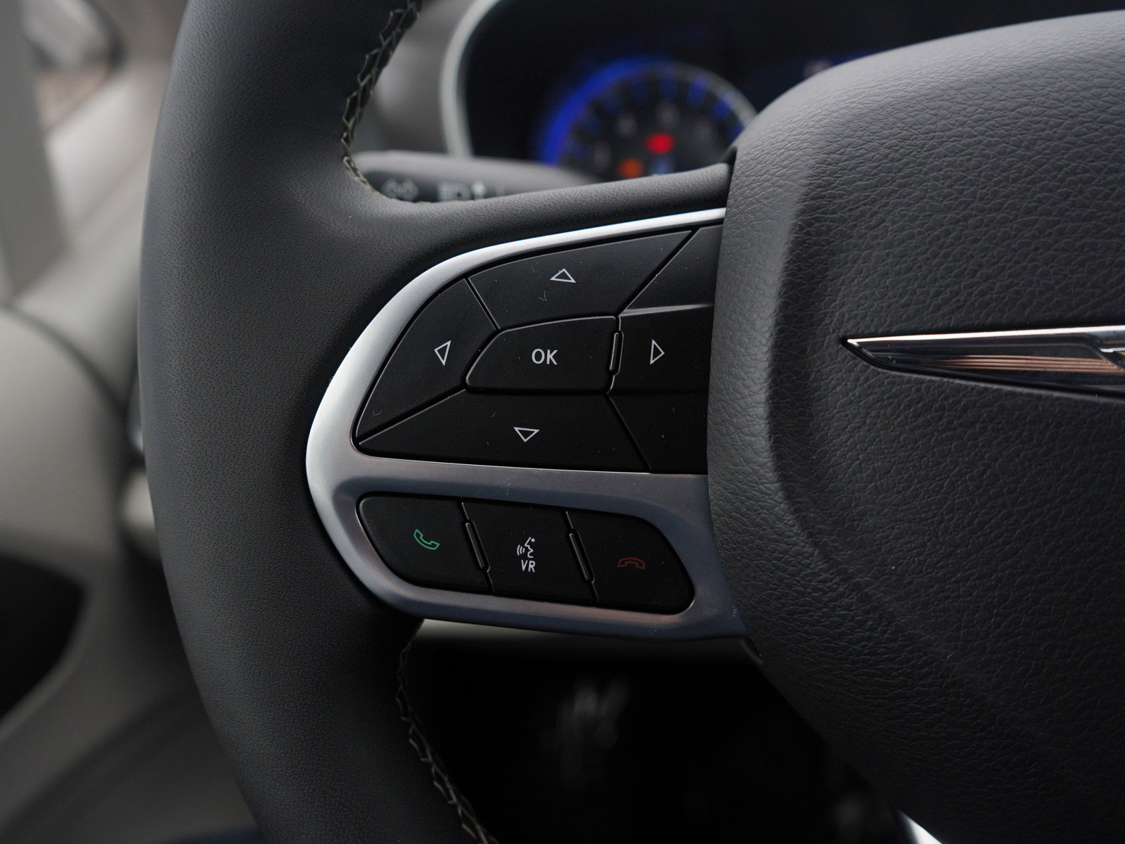 Used 2024 Chrysler Pacifica Touring-L image 19