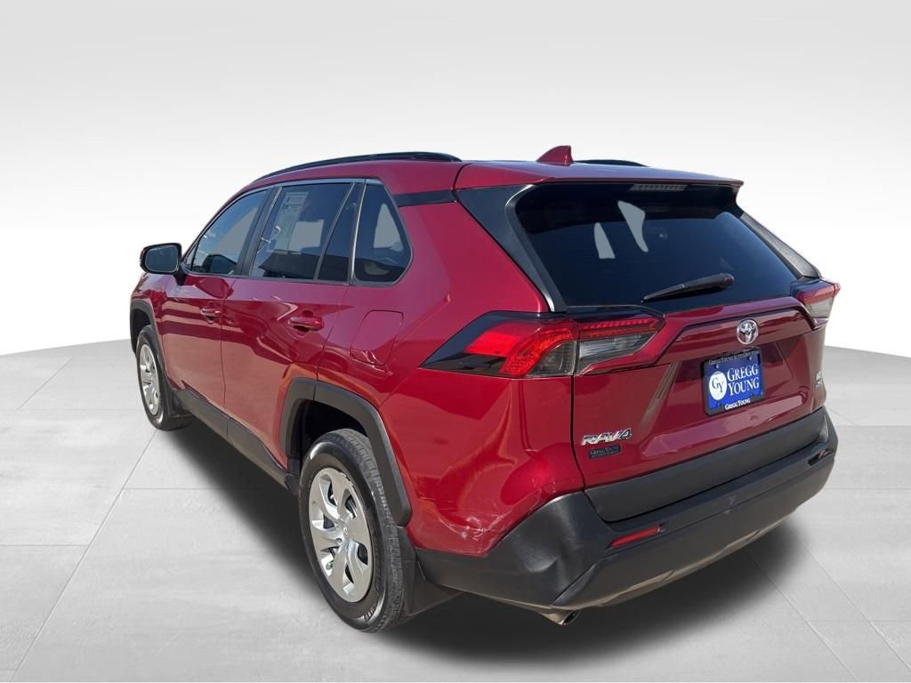 Used 2021 Toyota RAV4 LE AWD/4WD image 10
