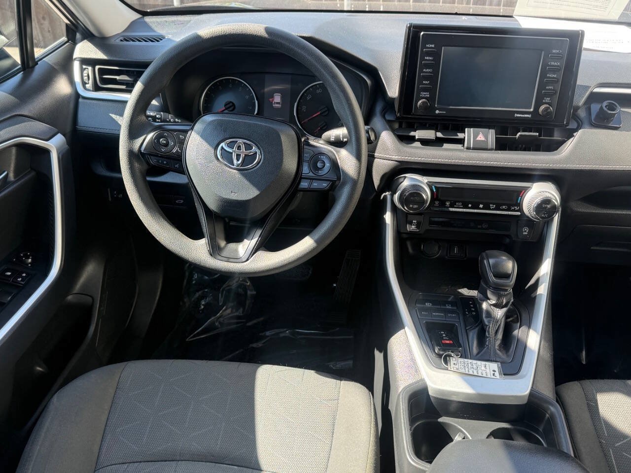 Used 2021 Toyota RAV4 XLE w/ Convenience Package FWD image 7