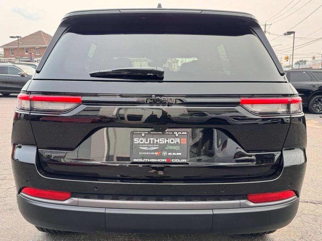 New 2026 Jeep Grand Cherokee Limited w/ Limited Altitude Package AWD/4WD image 6