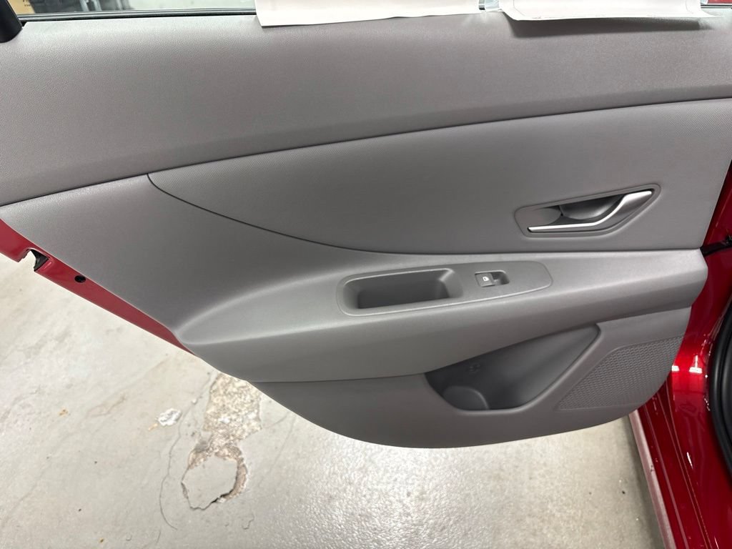 Used 2025 Hyundai Elantra Sport FWD image 19
