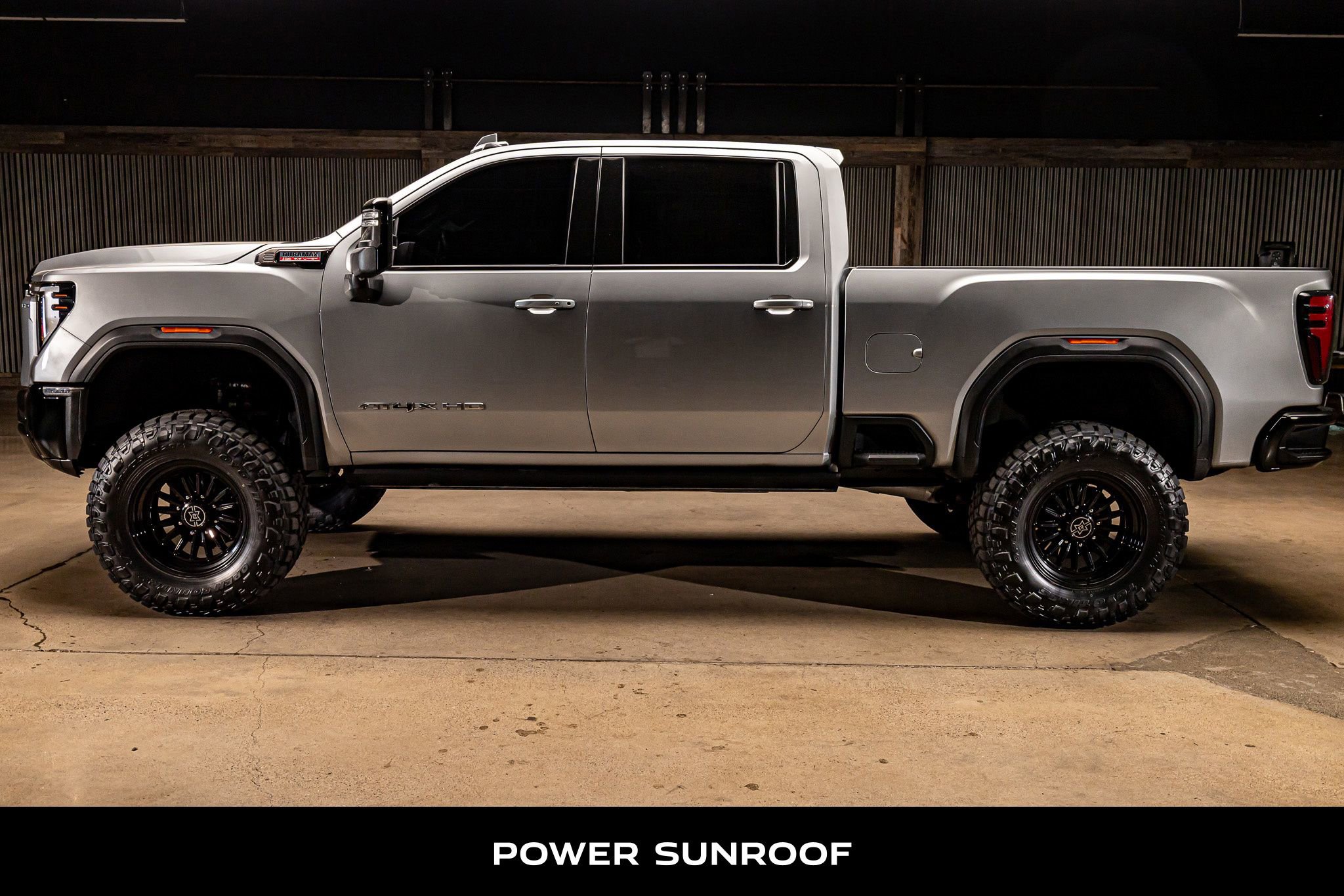 Used 2025 GMC Sierra 2500 AT4X image 6