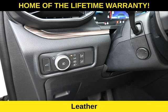 Used 2021 Ford Explorer Limited w/ Equipment Group 301A AWD/4WD image 16