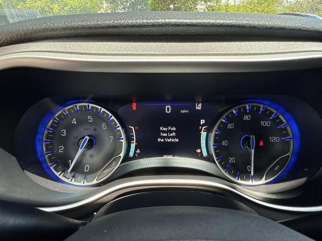 Used 2023 Chrysler Pacifica Touring-L w/ Uconnect Theater Family Group FWD image 36