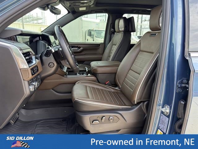 Certified 2025 GMC Yukon Denali Ultimate w/ LPO, Floor Liner Package AWD/4WD image 17