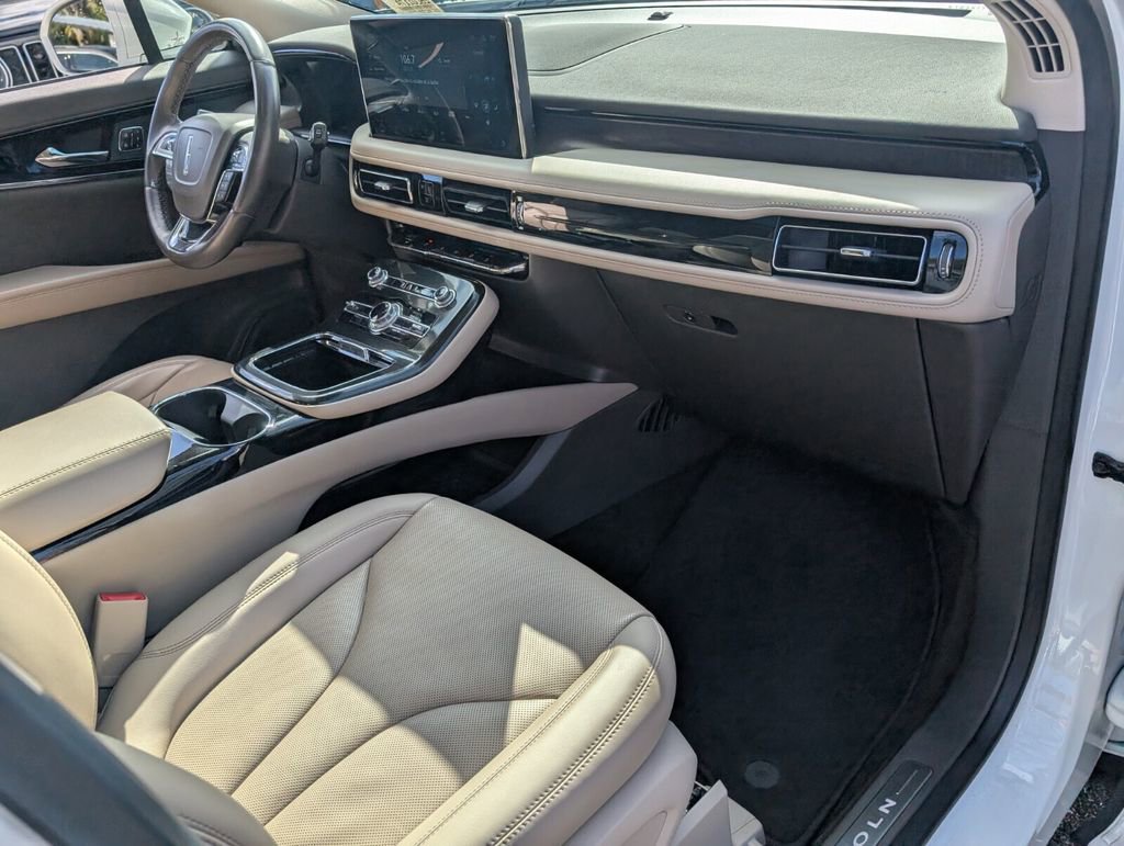 Used 2022 Lincoln Nautilus Reserve image 16