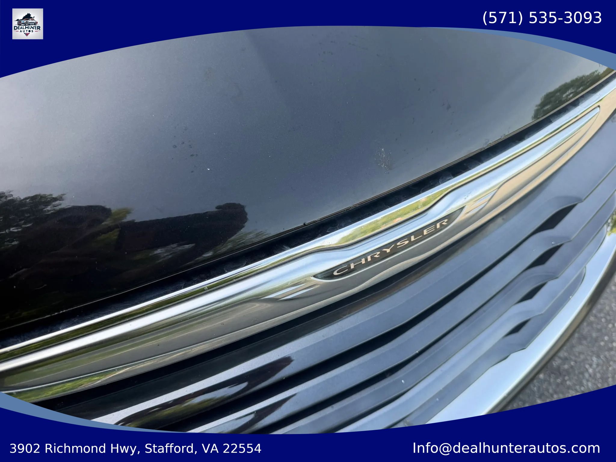 Used 2015 Chrysler Town & Country S FWD image 5