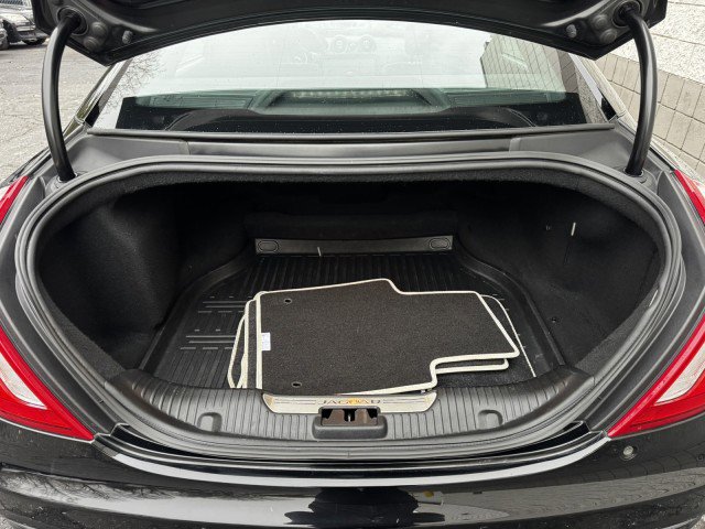 Used 2017 Jaguar XJ L Portfolio image 8