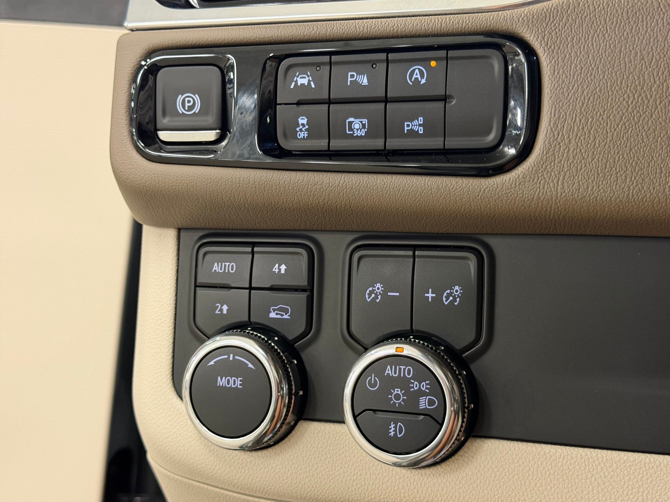 Used 2025 GMC Yukon XL Denali AWD/4WD image 18