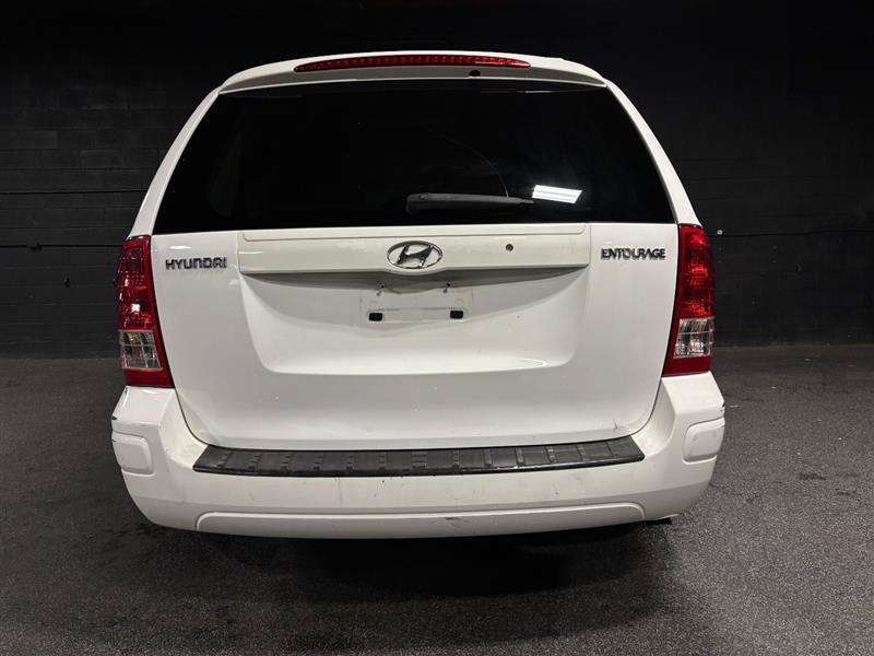 Used 2008 Hyundai Entourage image 4