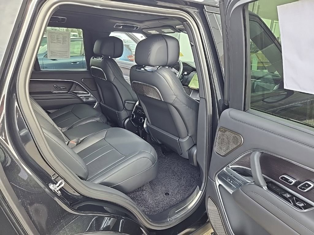 Used 2025 Land Rover Range Rover Autobiography image 20