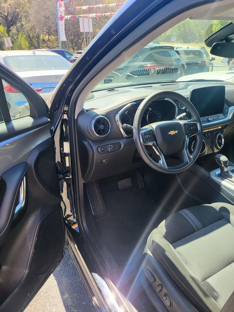 Used 2025 Chevrolet Blazer LT image 5