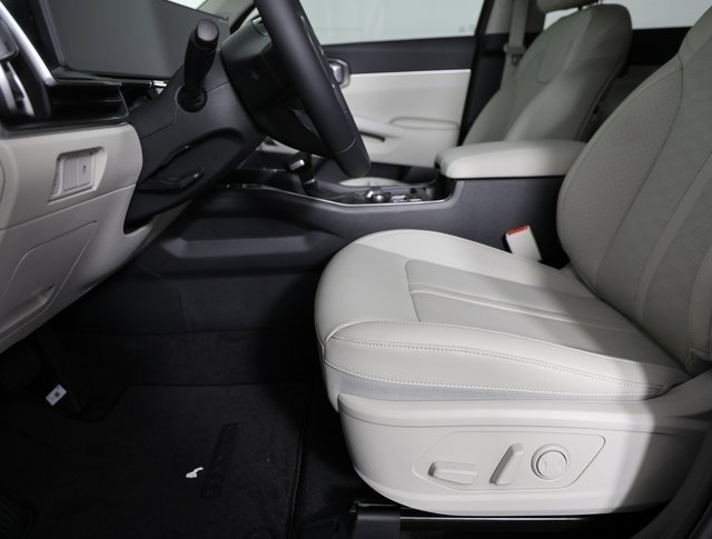 Certified 2025 Kia Sorento S w/ Panoramic Sunroof Package image 12