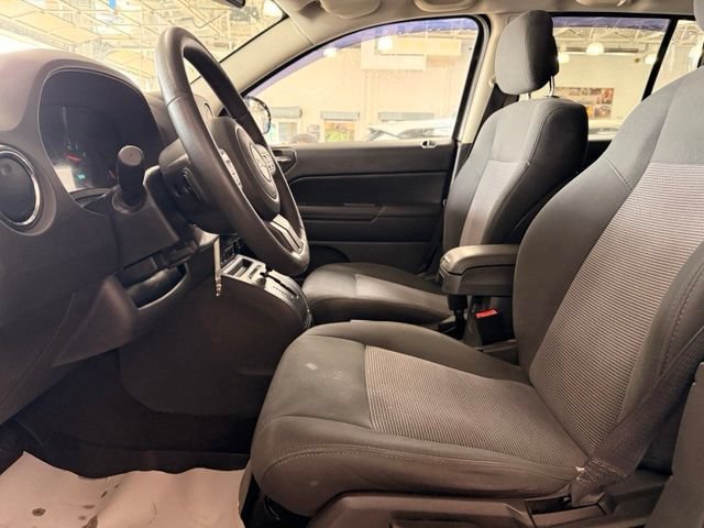 Used 2013 Jeep Compass Latitude w/ Sun/Sound Group AWD/4WD image 9