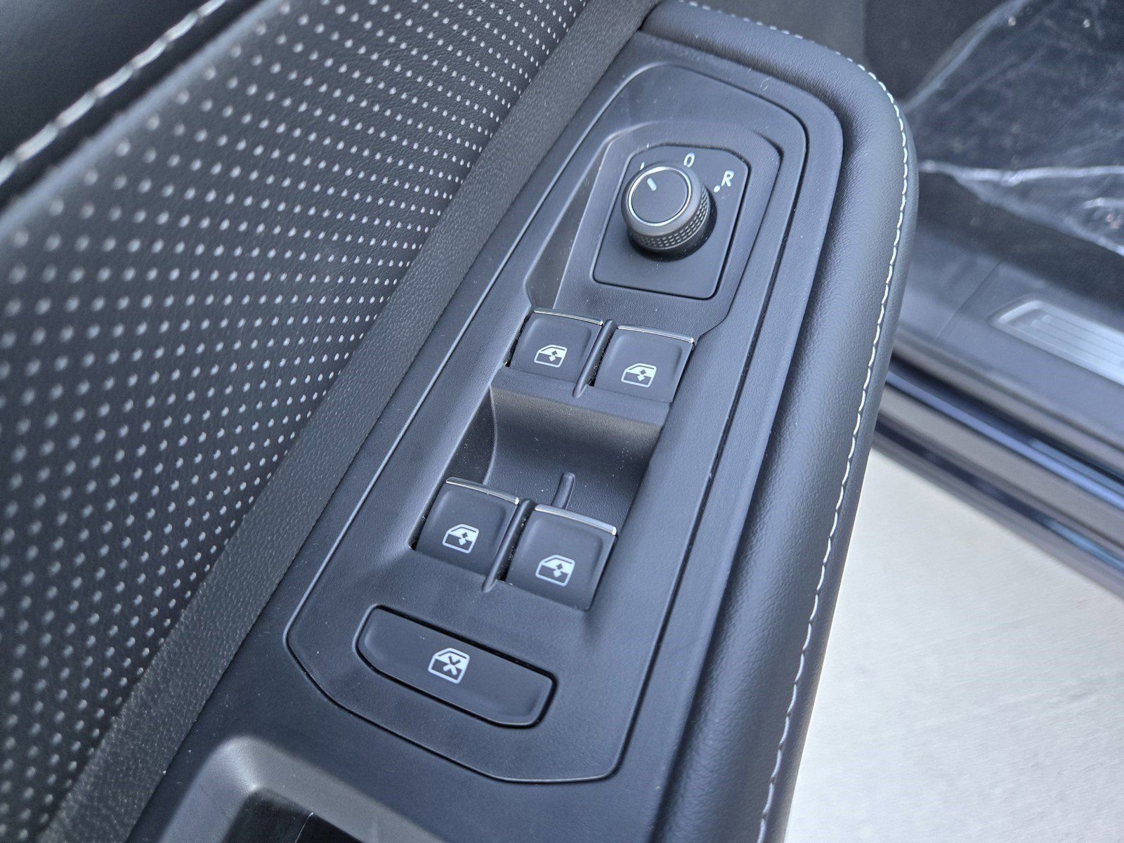 Used 2025 Volkswagen Atlas SEL image 23